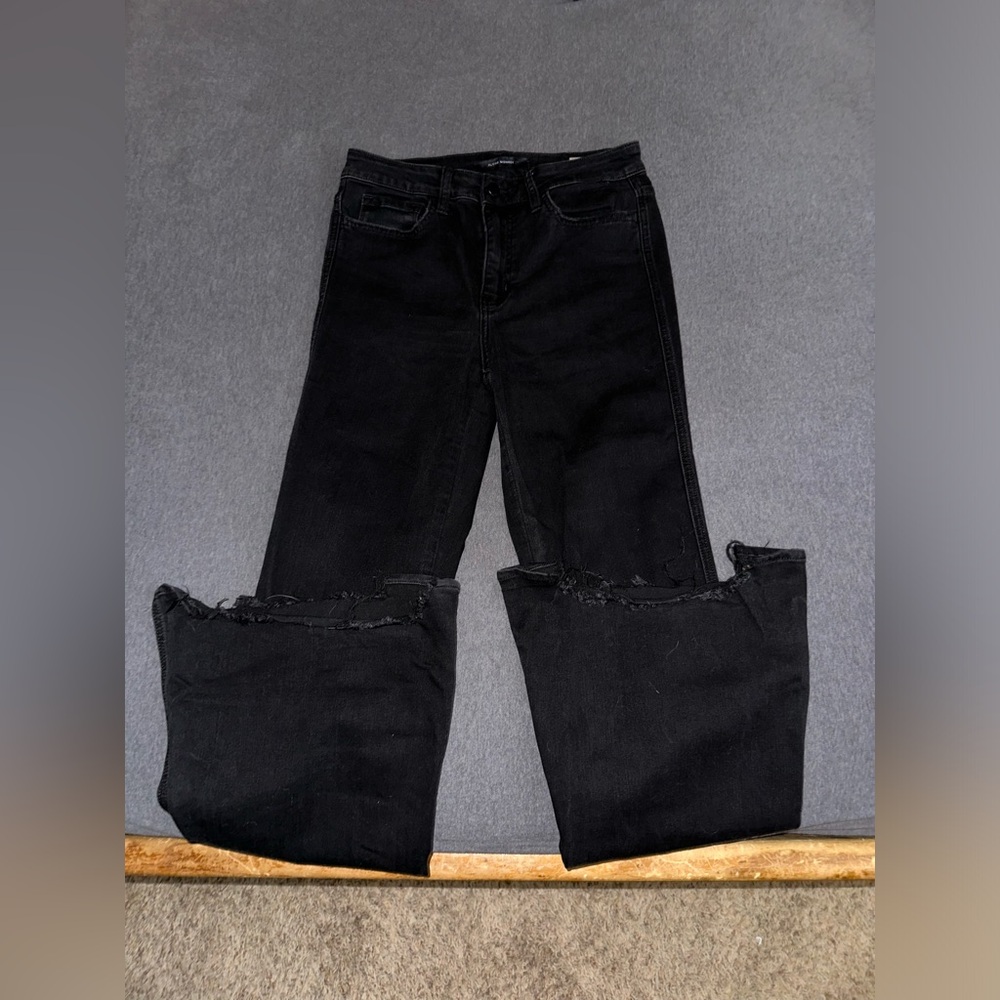 Flying Monkey flares from Buckle